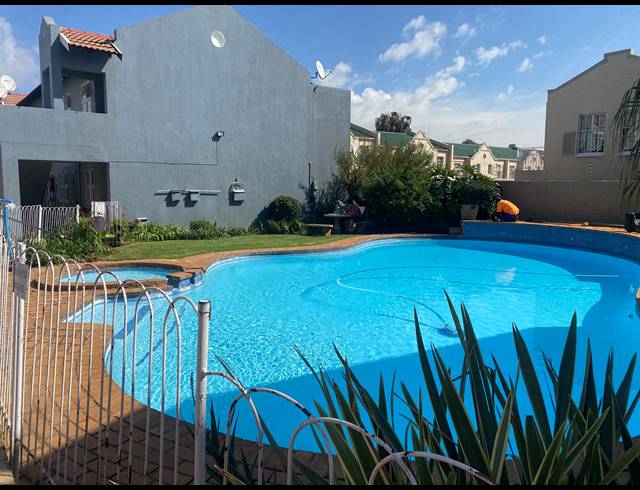 2 BEDROOM TOWNHOUSE FOR SALE IN NEW REDRUTH